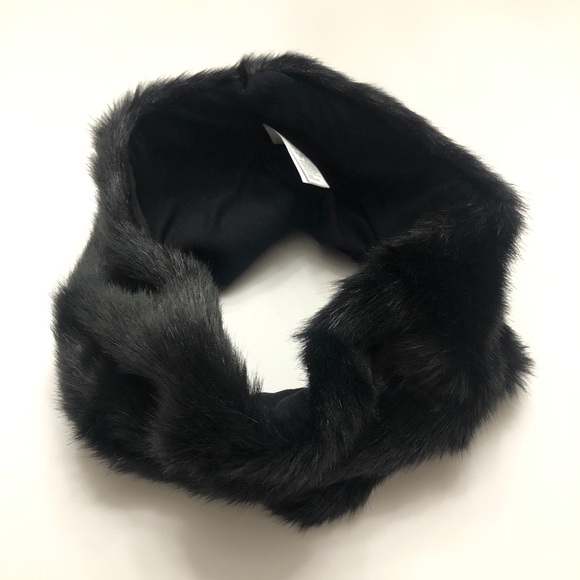 Old Navy Black Faux Fur Infinity Scarf - Picture 2 of 6